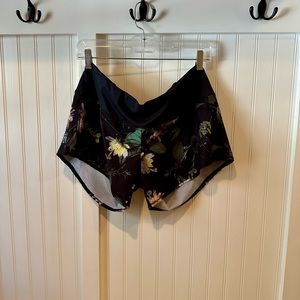 Oiselle Roga Shorts